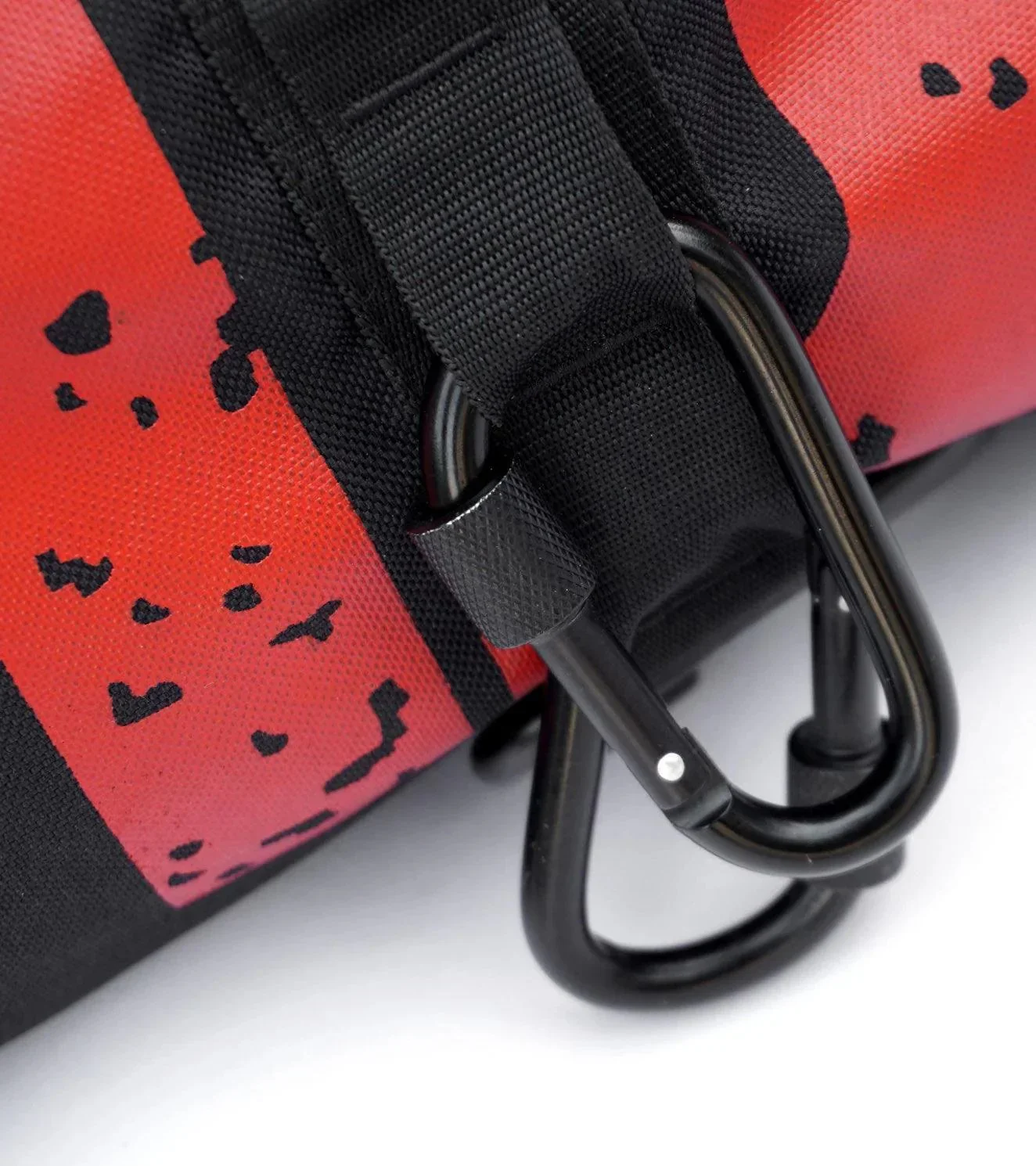 Armour Gym and Travel Bag with carabiner - Image 10