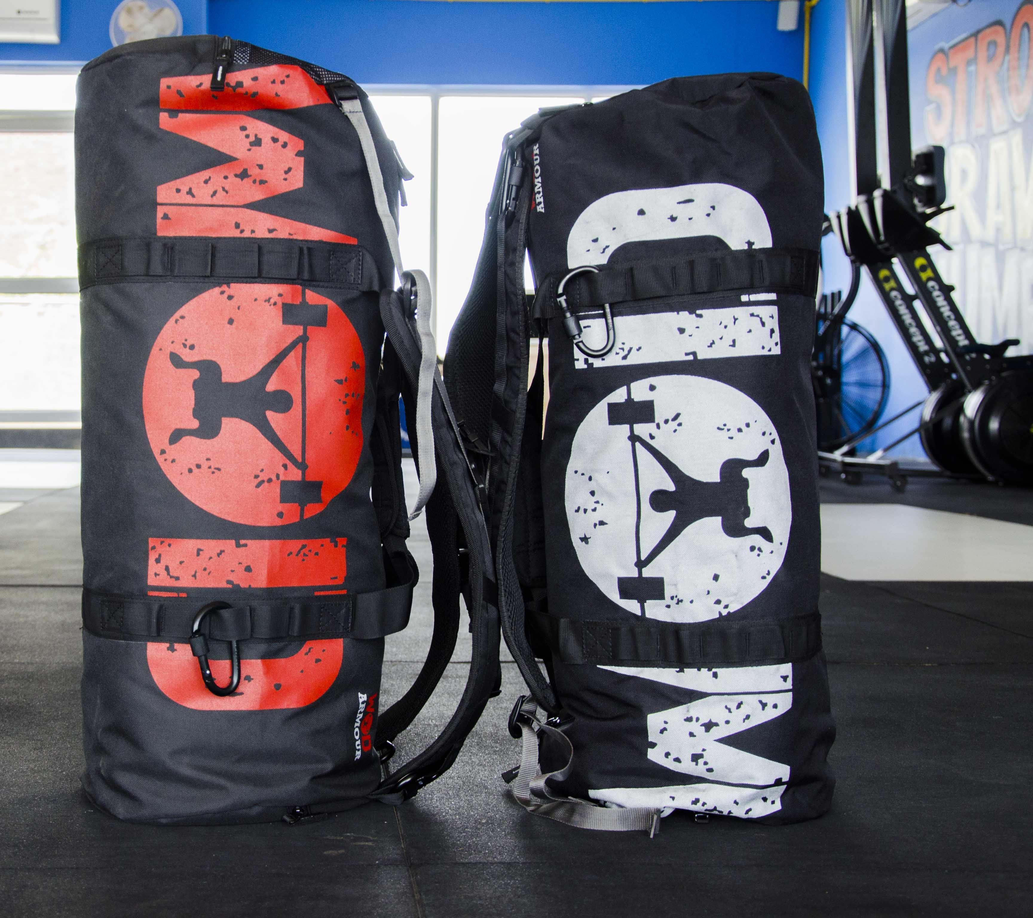 Armour Gym and Travel Bag with carabiner - Image 13